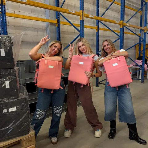 POV: you and the girls found the one bag that outsmarts every baggage fee 💅✌️

Coral Compression Backpacks, a warehouse
