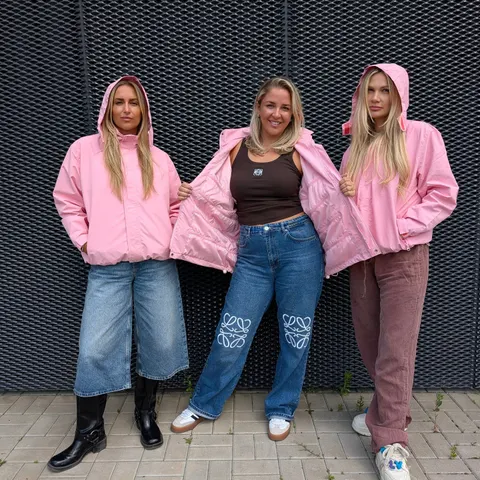 Pink alert: the whole squad packed light and still stole the shot 💗

The Packing Jacket wears your wardrobe through the